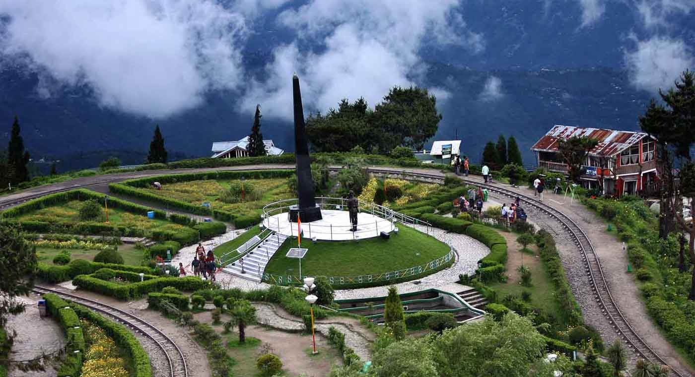 Day 01: NJP Rly Station / IXB Airport – Darjeeling (75 kms / 3 hrs)